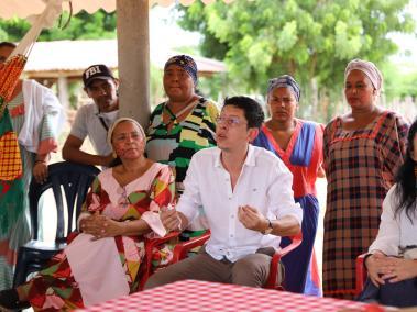 Daniel Rojas, presidente de la SAE, en reunión en Manaure, La Guajira.