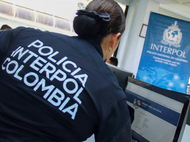 La Oficina Central Nacional (OCN) de Interpol de Bogotá elevó en 2018 una notificación azul contra el ganadero.