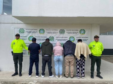 las organizaciones criminales estaban involucradas en el robo a vehículos y la comercialización de estupefacientes.