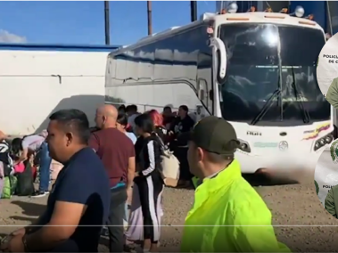 Carlos Coy y Gilberto Ariza fueron capturados en Nariño mientras cargaban un bus con migrantes irregulares.