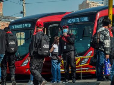 Usuarios del sistemas reciben el nuevo año con alzas en  el pasaje que ahora es  $3.100 en el servicio troncal y $3.100 el zonal.. Bogotá 3 de enero del 2023.