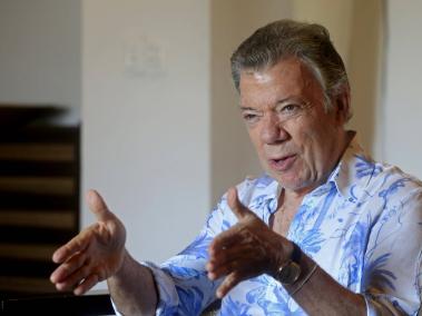 El ex presidente de Colombia Juan Manuel Santos habla durante una entrevista con EFE, el 28 de enero de 2024, en Cartagena (Colombia).