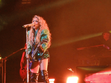 Paulina Rubio en su concierto el 16 de febrero de 2024 en el Movistar Arena de Bogotá.