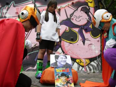 Miembros del Cali Pop Festival y Legión Geek, rindieron homenaje a Akira Toriyama, creador de la saga Dragon Ball, quien falleció el pasado 01 de marzo. Ellos, llegaron hasta unos murales hechos por artistas urbanos en el centro de Cali, y hablaron de su infancia con los personajes creados por este artista, lo que significó para la juventud y con una foto de Toriyama y representando personajes, le agradecieron por lo hecho.