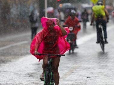 Fuertes lluvias en el centro de Bogotá durante la tarde del lunes 01 de abril.