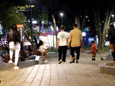 Alcaldía de Medellín suspende actividades sexuales en el parque Lleras para prevenir la explotación sexual de niños, niñas y adolescentes.