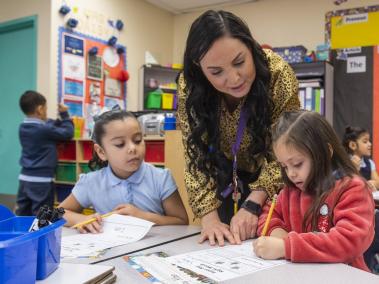 Muchos estudiantes en escuelas de Arizona reciben desayuno y almuerzo gratis.