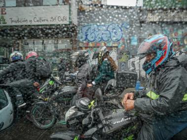 Lluvia en Bogotá , Las lluvias llegan a la ciudad hoy 16 de mayo del 2024 . FOTO MAURICIO MORENO EL TIEMPO CEET