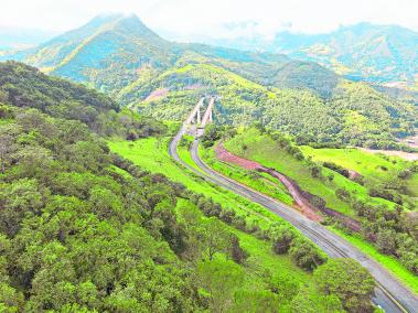 Las vías de Cuarta Generación, que juntas suman 293 km, a través de las concesiones Pacífico 1, 2 y 3, tienen una inversión de $35 billones. Foto: ANI