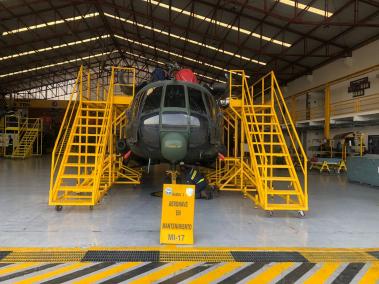 Helicópteros MI-17 en estado de conservación en los hangares de Tolemaida.