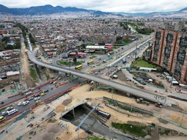 Bogota junio 12 de 2024.  Avance de la obra de construcción de la troncal de Transmilenio de la Av. Carrera 68,  obras en el tramo de la calle 10 a la 3ra, puente de la tercera casi terminado.
Foto: @miltondiazfoto / El Tiempo