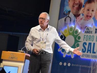 El ministro de Salud, Guillermo Alfonso Jaramillo, durante l Foro de la Salud y 30º Foro Farmacéutico de la Andi.