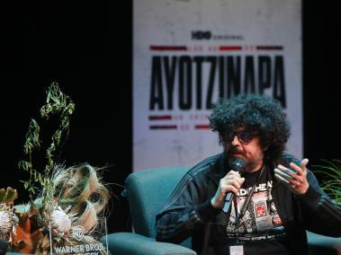 El ejecutivo de MAX Alejandro Turner habla al finalizar la proyección del primer episodio de la serie documental 'Los 43 de Ayotzinapa: Un Crimen de Estado', en el marco de la 39 edición del Festival Internacional de Cine en Guadalajara.