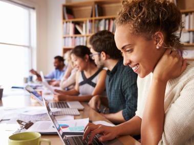 Las becas se otorgan para  programas de las Facultades de Ciencias Empresariales, Comunicación y Educación.