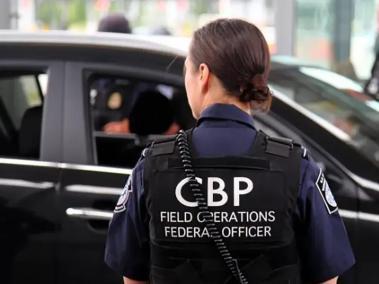 La CBP detuvo a un hombre que intentaba ingresar al país con tarjetas robadas