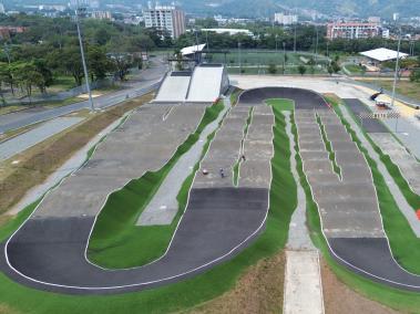 Mariana Pajón aseguró que la pista de BMX de la ciudad es de las mejores. Tiene una complejidad técnica muy alta y favorece que va bajando el nivel de la primera a la última recta, lo que la hace muy rápida.