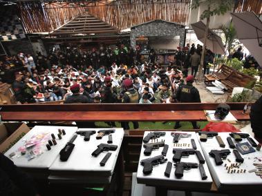 Policía peruana interviene una discoteca donde se confiscaron armas y drogas y se detuvo a más de 150 personas, el 8 de agosto de 2022.
