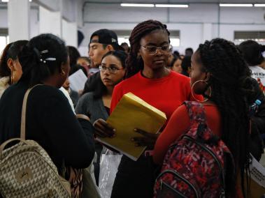 La Feria 'Más Empleo Cali' se cumplió en El Poblado, en el oriente, y en Polvorines, en la ladera de Cali.