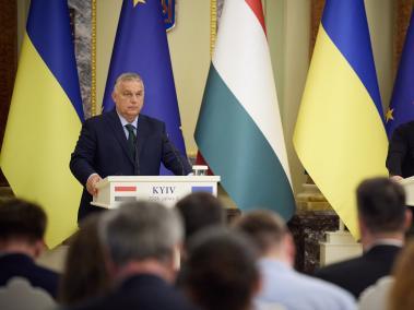 Viktor Orban y Volodimir Zelenski durante un encuentro en Kiev.