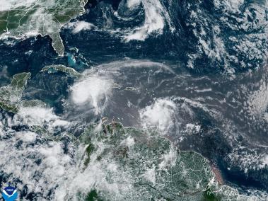 Fotografía satelital cedida este miércoles por La Oficina Nacional de Administración Oceánica y Atmosférica (NOAA) a través del Centro Nacional de Huracanes (NHC) estadounidense donde se muestra la localización del huracán Beryl en el Caribe.
