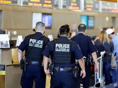 Un oficial aeropuertario de CBP sería condenado a prisión