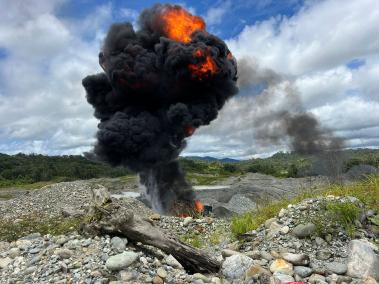 La Policía de Carabineros destruyó maquinaria para la extracción de oro.