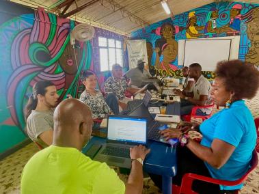 Organizadores del encuentro en el corregimiento El Guabal con miembros del Consejo Comunitario.