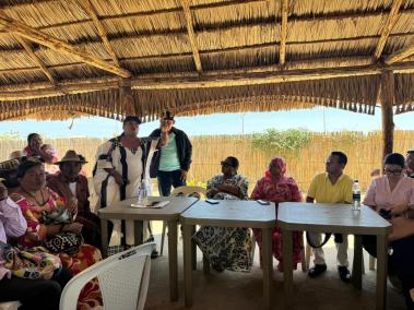 Líderes de la ONG Nación Wayuu durante una asamblea.