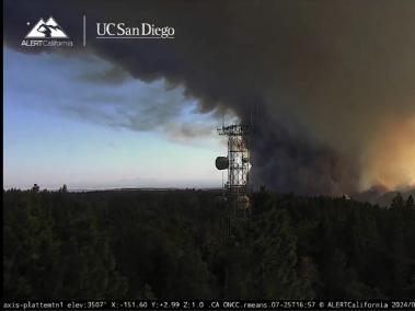 Tornado de fuego tras el incendio de Park, California.