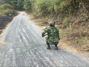 Los uniformados destruyeron de manera controlada el campo minado.