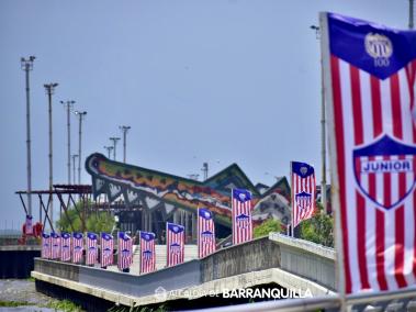 Aspecto general del Gran Malecón con las 200 banderas del Junior.