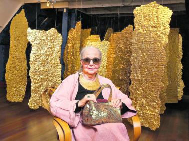 Descubrir que podía usar el oro en sus tejidos marcó un antes y un después en el trabajo de 
Olga de Amaral, quien considera que este metal tiene una magia especial.