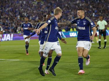 Andrés Llinás y Falcao García celebran el primer gol de Millonarios.