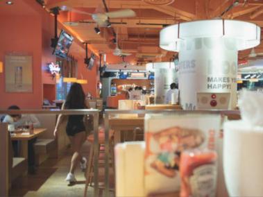 Hooters cerrará locales en algunas ciudades de Estados Unidos