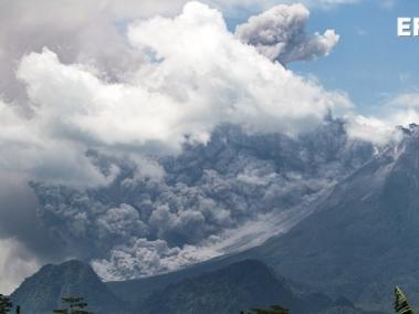 Erupción de un volcán indonesio