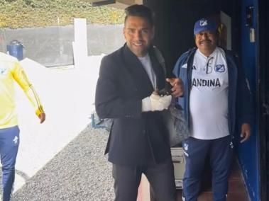 Falcao llega al entrenamiento de Millonarios.