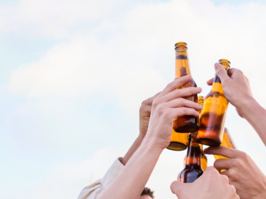 Las consecuencias de tomar alcohol en adolescentes.