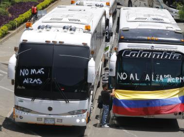 Transportadores de servicios especiales de Medellín se unen al paro nacional de camioneros en protesta contra el alza al acpm.