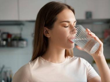 Tomar agua es esencial para la salud