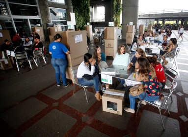 Aunque las mesas estuvieron dispuestas desde las 8 de la mañana, la afluencia de votantes fue tímida y muy baja