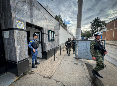 Así amanece la carcel Modelo fuertemente militarizada después del asesinato  del coronel Elmer Fernández  director de la cárcel La Modelo . Bogotá 16 de mayo del 2024 foto MAURICIO MORENO CEET EL TIEMPO