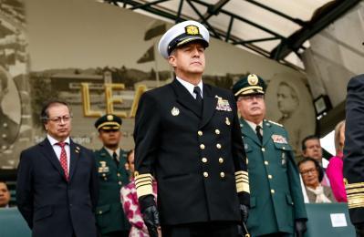 El almirante Francisco Cubides toma el mando de las Fuerzas Militares
