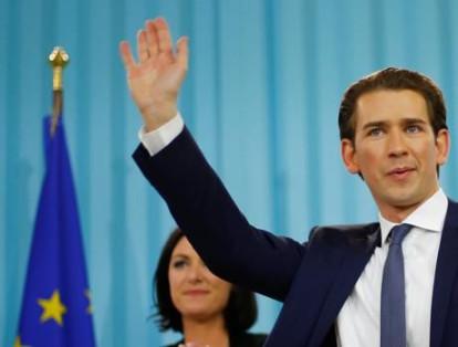 El político austriaco Sebastián Kurz fue el Ministro de Relaciones Exteriores e Integración más joven de Europa al llegar al cargo a sus 27 años. Sin embargo, Kurz está a punto de romper este récord luego de que se realizaran las proyecciones virtuales de las elecciones que se llevarán a cabo en Austria. De llegar a obtener la victoria, este hombre se convertiría en el primer ministro más joven de la Unión Europea con 31 años.