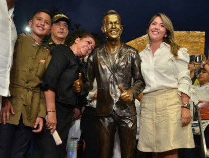 La escultura en homenaje a Martín Elías se ubicó en la glorieta Los Juglares.