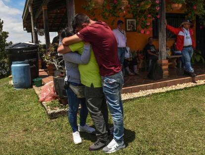 "Hace tiempo me vienen diciendo que desocupe la finca porque hay unos inversionistas que le querían meter plata a esto y yo dije que no tengo ningún problema en que me paguen los derechos que tengo adquiridos aquí, pero no se llegó a nada", sostuvo el hombre.