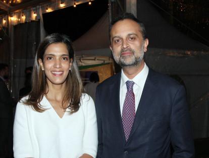 Beatriz Mejía y Mark Nandi.