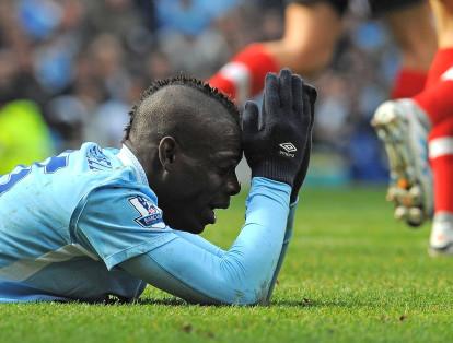 El último gran escándalo de Balotelli llegó con el mercado de fichajes para la temporada 2019-2020. El Flamengo de Brasil intentó ficharlo, pero solicitaba un sueldo difícil de sostener; la oferta se cayó. Finalmente ‘Súper Mario’ recaló en Brescia, tierra en la que es ídolo, para fichar por el club de la ciudad. Lo insólito es que Balotelli llega con cinco fechas de suspensión y no podrá pisar los terrenos de juego sino hasta el mes de octubre.