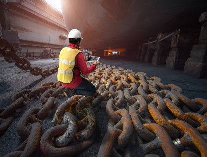 Carguero. Este trabajo, que ocurre con frecuencia en los puertos de tránsito de mercancías, tiene un nivel mucho mayor de desgaste físico a comparación de otras profesiones. También es similar, según ‘CarrerCast’, en las bajas o casi nulas expectativas de crecimiento y en la incomodidad del entorno laboral. Cabe recalcar que la investigación se hizo, principalmente, pensando en los trabajadores de los puertos marítimos o aéreos a los cuales llegan cargamentos de todo tipo.