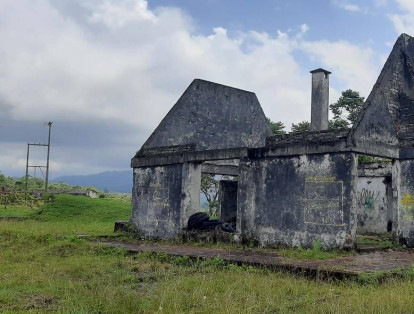 El paso del tiempo, los efectos del clima y el abandono han generado que parte de la estructura haya colapsado y, en general, se vea como un lugar tenebroso y abandonado. Sin embargo, tras casi dos décadas de un proceso de extinción de dominio, la SAE le entregó este jueves al Quindío este lugar.