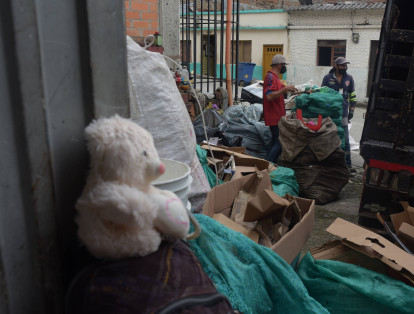 Distintas asociaciones vienen formalizando la labor del reciclador para que ellos mejoren sus condiciones tanto a nivel de ingreso como de capacitaciones en  el tema.